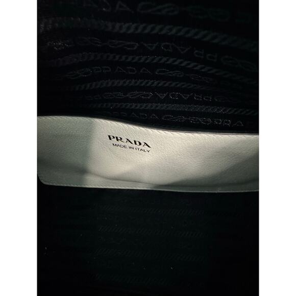 Prada Darling Leather Handbag – White Vitello Leather with Gold Hardware - Picture 8 of 9